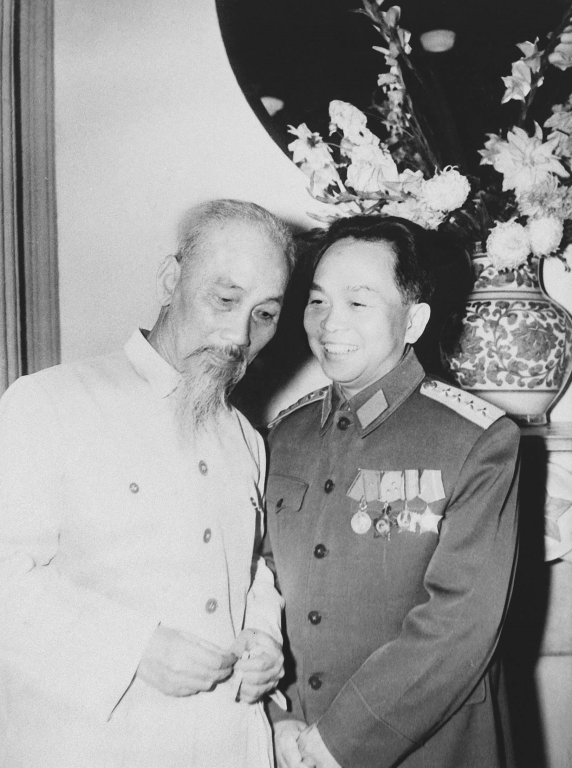 Chủ tịch Sài Gòn và Đại tướng mạo Võ Nguyên Giáp (22/12/1962)