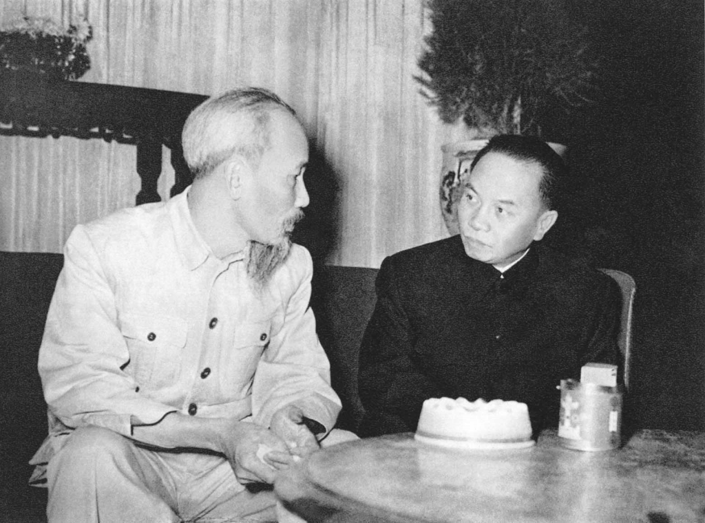Chủ tịch Sài Gòn và đồng chí Trường Chinh, Tổng Bế Tắc thư Ban Chấp hành Trung ương Đảng Lao động nước Việt Nam (1/11/1955)