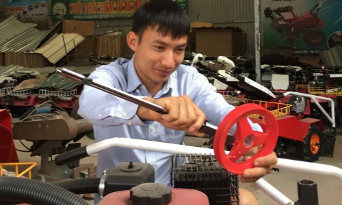 Nhà sáng chế “chân đất” và chiếc máy nông nghiệp “Made in Việt Nam”