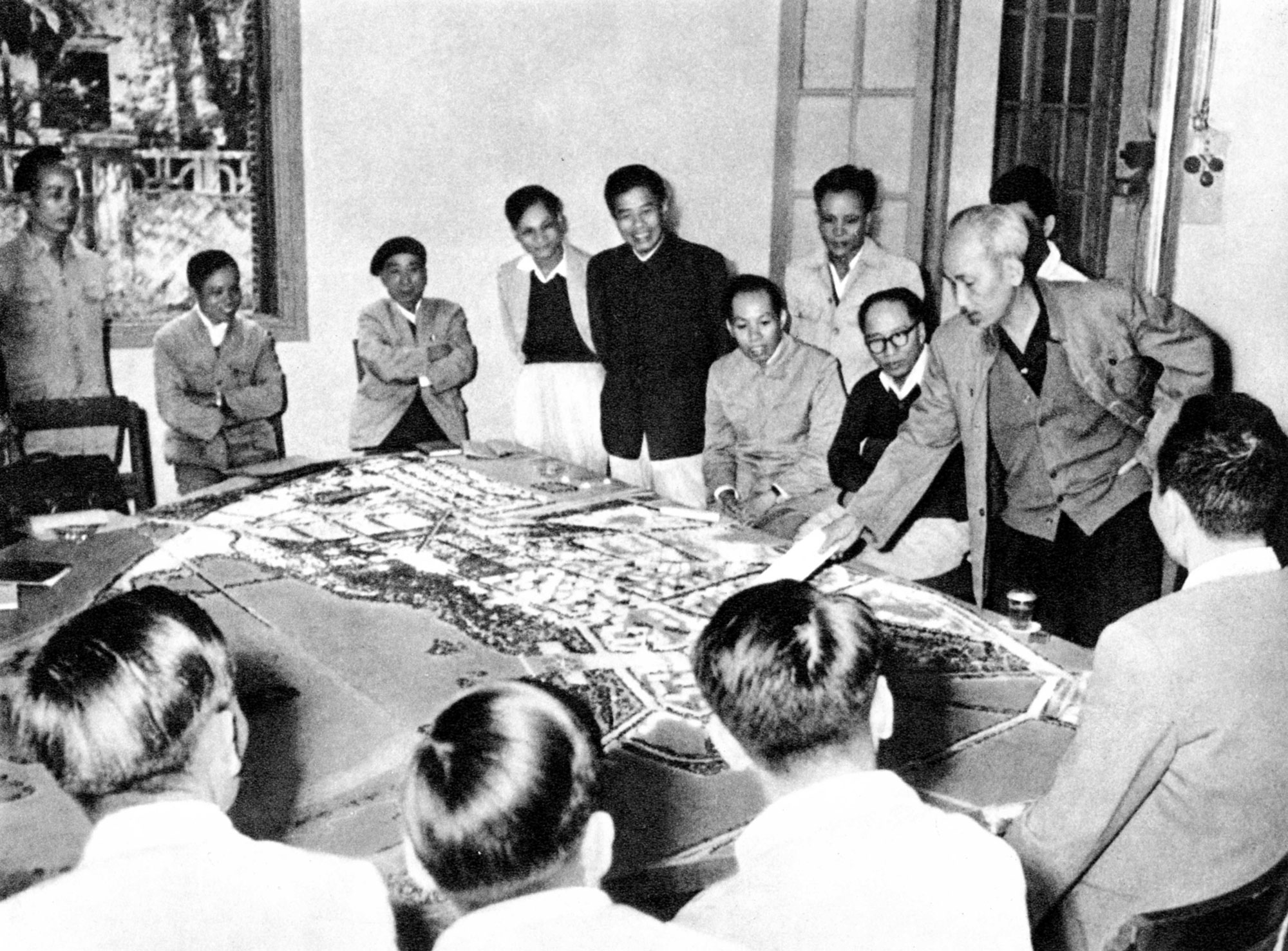 Tư tưởng Hồ Chí Minh với sự nghiệp đổi mới và phát triển, xây dựng Thủ đô Hà Nội ngày càng giàu đẹp, văn minh, hiện đại