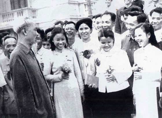 Chủ tịch Hồ Chí Minh nói chuyện tại Đại hội Phụ nữ toàn quốc lần thứ III (ngày 9/3/1960)