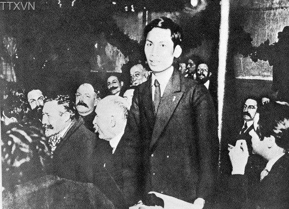Tại Đại hội toàn quốc Đảng Xã hội Pháp ở thành phố Tua (nước Pháp) tháng 12/1920, đồng chí Nguyễn Ái Quốc trở thành một trong những người sáng lập Đảng Cộng sản Pháp
