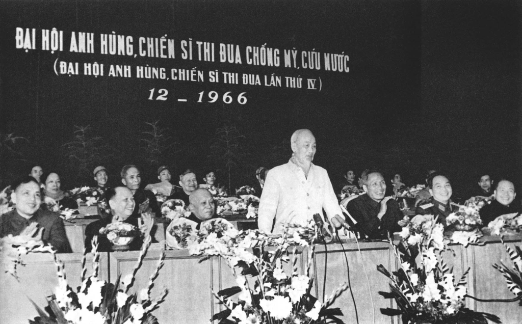 Chủ tịch Hồ Chí Minh thăm và nói chuyện tại Đại hội Anh hùng, chiến sĩ thi đua chống Mỹ cứu nước lần thứ 4 (30/12/1966)