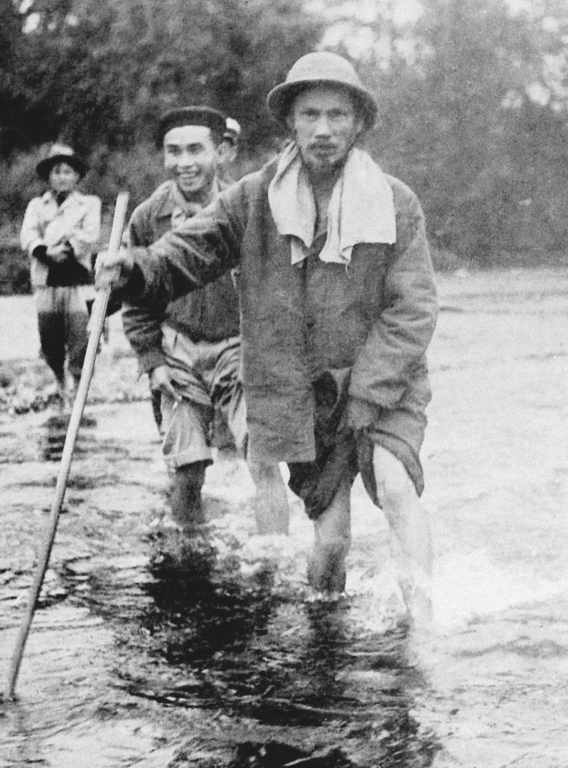 Chủ tịch Hồ Chí Minh trên đường đi công tác, Tuyên Quang (1951)