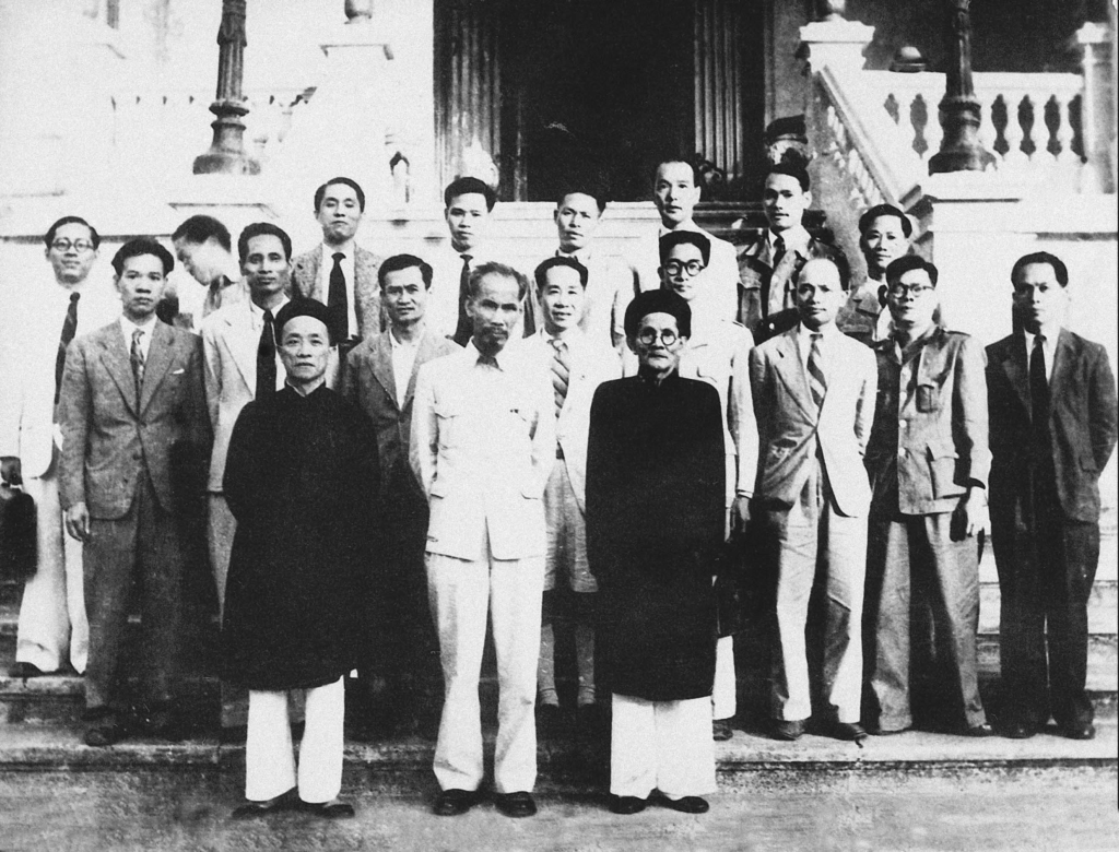 Chính phủ Việt Nam Dân chủ Cộng hòa được thành lập do Hồ Chí Minh làm Chủ tịch ra mắt quốc dân (3/11/1946)