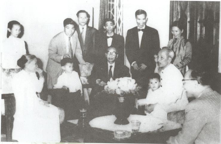 Chủ tịch Hồ Chí Minh thăm bà con Việt kiều tại Miến Điện, tháng 2/1958. (Nguồn: Tài liệu lưu trữ Bộ Ngoại giao)