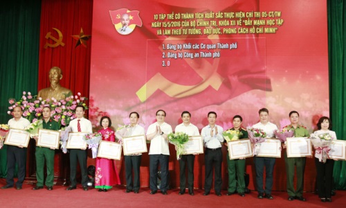 Khắc ghi và thực hiện nghiêm túc Di chúc của Chủ tịch Hồ Chí Minh