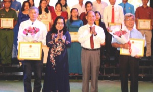 Hai nhà giáo Sóc Trăng đoạt giải thưởng cuộc thi sáng tác học tập và làm theo Bác
