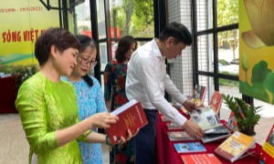 Trưng bày 500 tài liệu, sách, báo về Chủ tịch Hồ Chí Minh