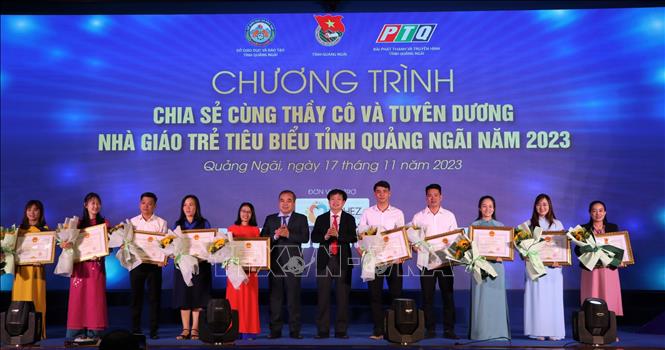 Ủy ban nhân dân tỉnh Quảng Ngãi đã tặng Bằng khen cho 10 nhà giáo trẻ tiêu biểu có nhiều cống hiến cho sự nghiệp giáo dục tỉnh.