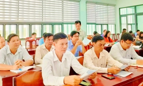 Huyện Châu Phú đẩy mạnh học tập và làm theo tấm gương Bác Hồ, Bác Tôn